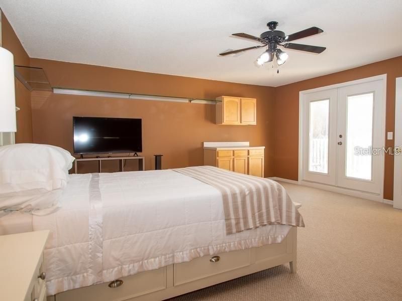 出租: $4,400 (4 贝兹, 3 浴室, 3036 平方英尺)