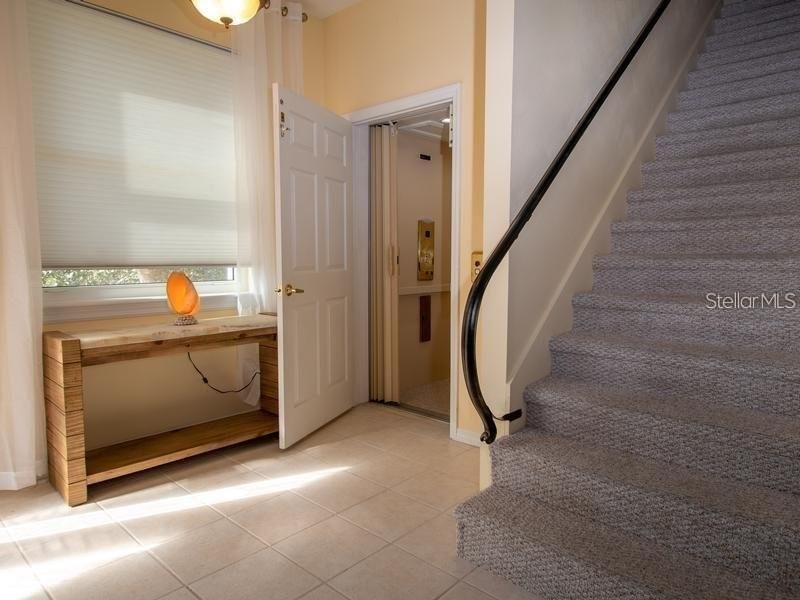 出租: $4,400 (4 贝兹, 3 浴室, 3036 平方英尺)