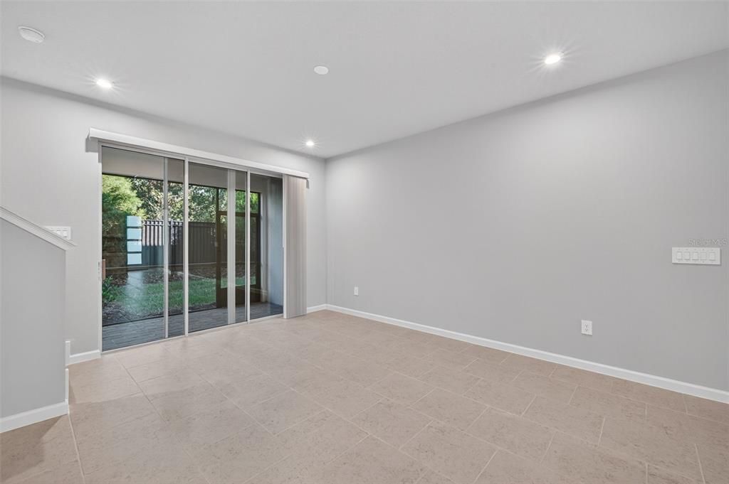 Под контрактом: $355,924 (3 спален, 2 ванн, 1667 Квадратных фут)