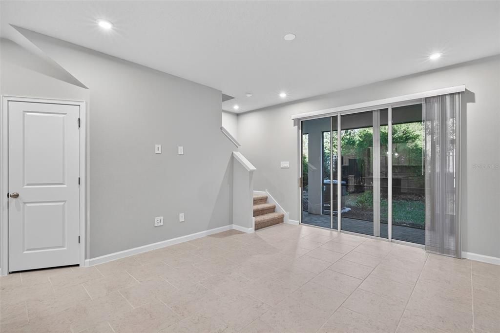 Под контрактом: $355,924 (3 спален, 2 ванн, 1667 Квадратных фут)