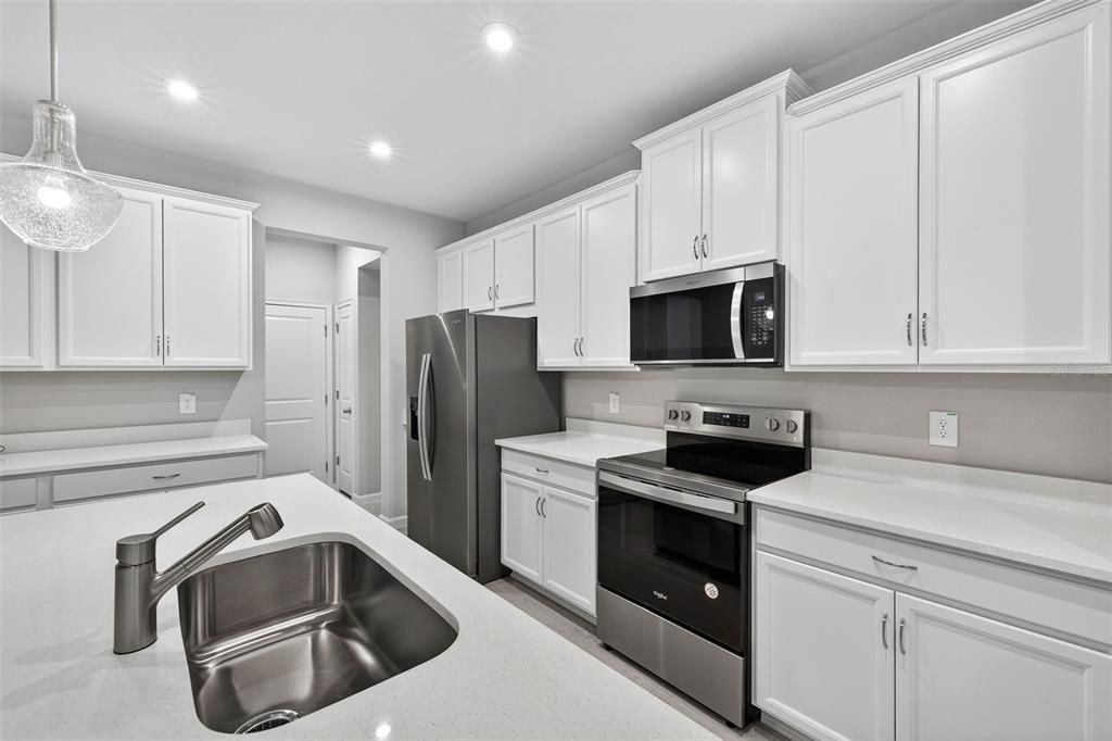 Под контрактом: $355,924 (3 спален, 2 ванн, 1667 Квадратных фут)