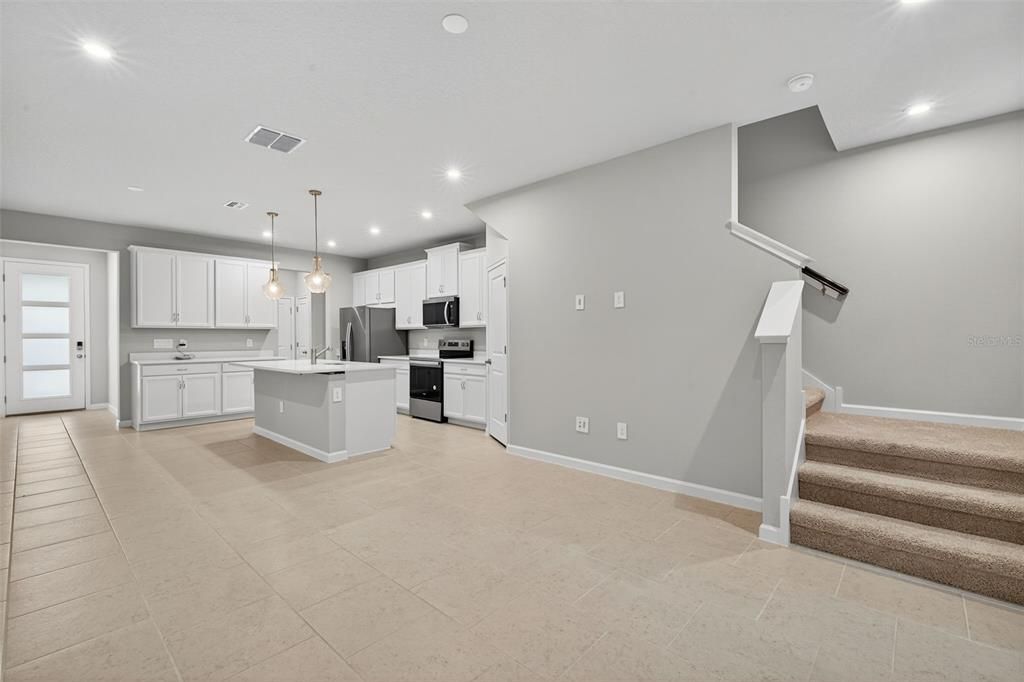 Под контрактом: $355,924 (3 спален, 2 ванн, 1667 Квадратных фут)