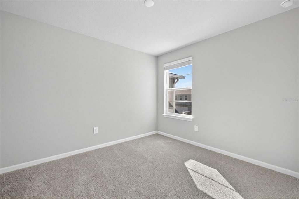 Под контрактом: $355,924 (3 спален, 2 ванн, 1667 Квадратных фут)