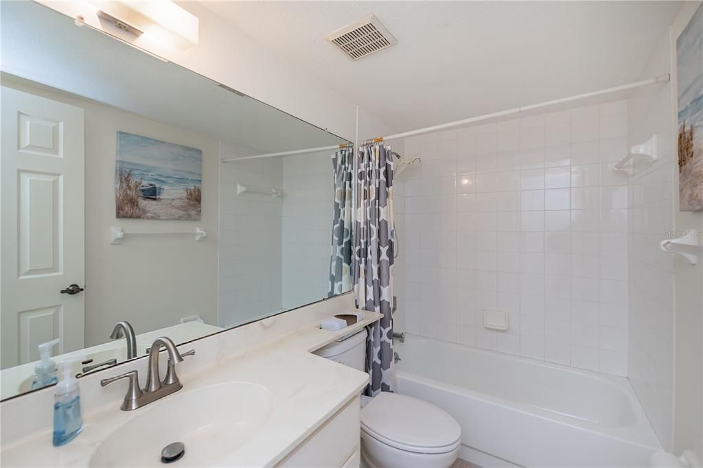 待售: $195,000 (2 贝兹, 2 浴室, 1078 平方英尺)