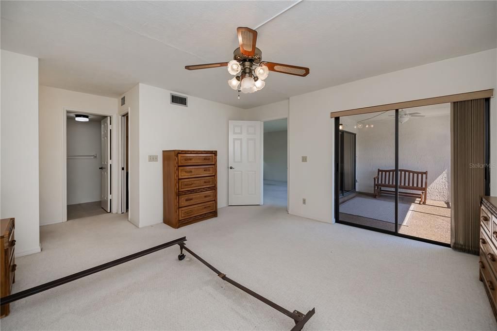 待售: $195,000 (2 贝兹, 2 浴室, 1078 平方英尺)