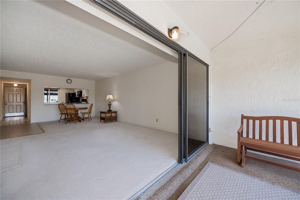 待售: $195,000 (2 贝兹, 2 浴室, 1078 平方英尺)