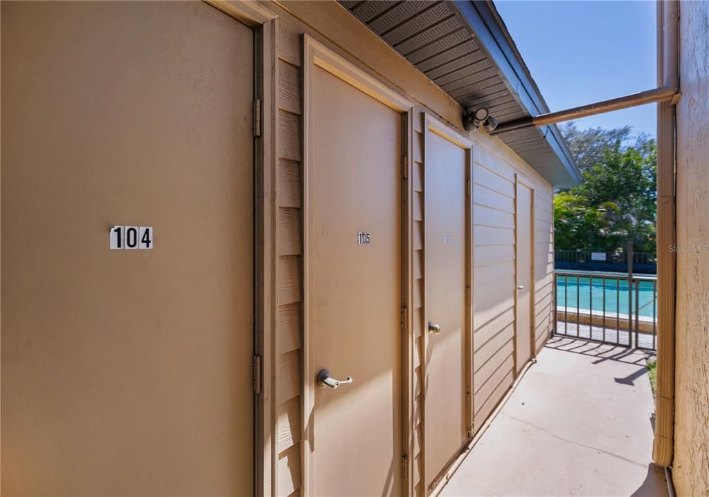 待售: $195,000 (2 贝兹, 2 浴室, 1078 平方英尺)