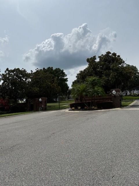 На продажу: $349,500 (0.45 acres)