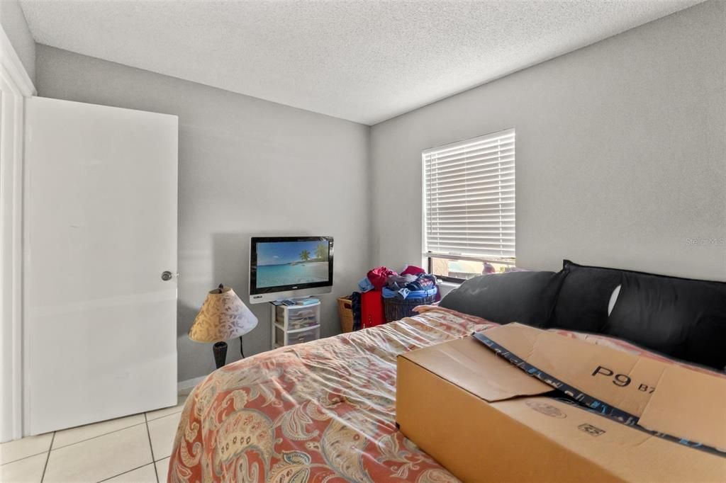 На продажу: $170,000 (2 спален, 2 ванн, 927 Квадратных фут)