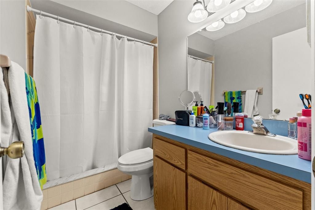 На продажу: $170,000 (2 спален, 2 ванн, 927 Квадратных фут)