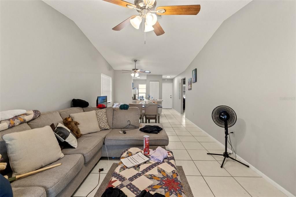 На продажу: $170,000 (2 спален, 2 ванн, 927 Квадратных фут)