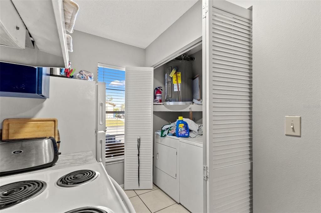 На продажу: $170,000 (2 спален, 2 ванн, 927 Квадратных фут)