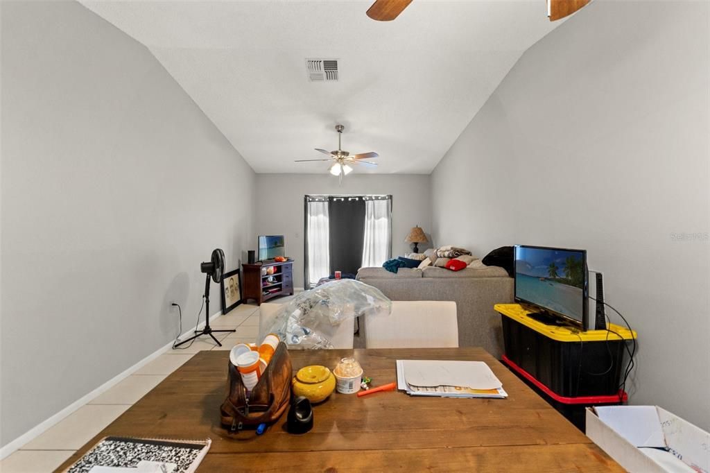 На продажу: $170,000 (2 спален, 2 ванн, 927 Квадратных фут)