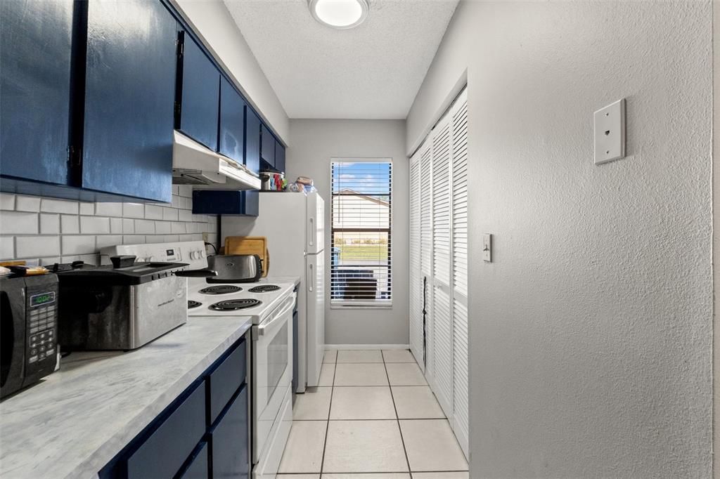 На продажу: $170,000 (2 спален, 2 ванн, 927 Квадратных фут)