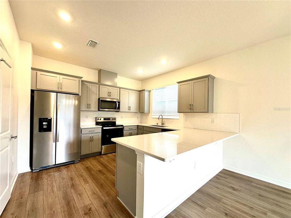 Active With Contract: $2,600 (4 beds, 3 baths, 2385 Square Feet)