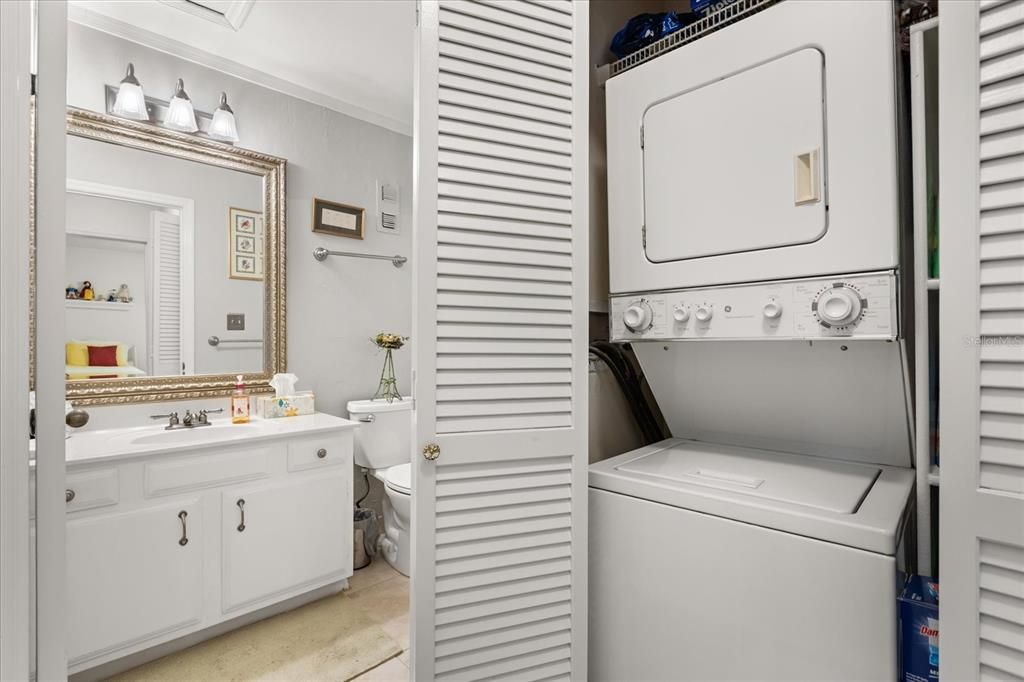 На продажу: $225,500 (2 спален, 2 ванн, 975 Квадратных фут)