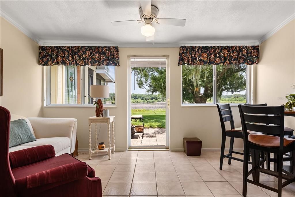 На продажу: $225,500 (2 спален, 2 ванн, 975 Квадратных фут)