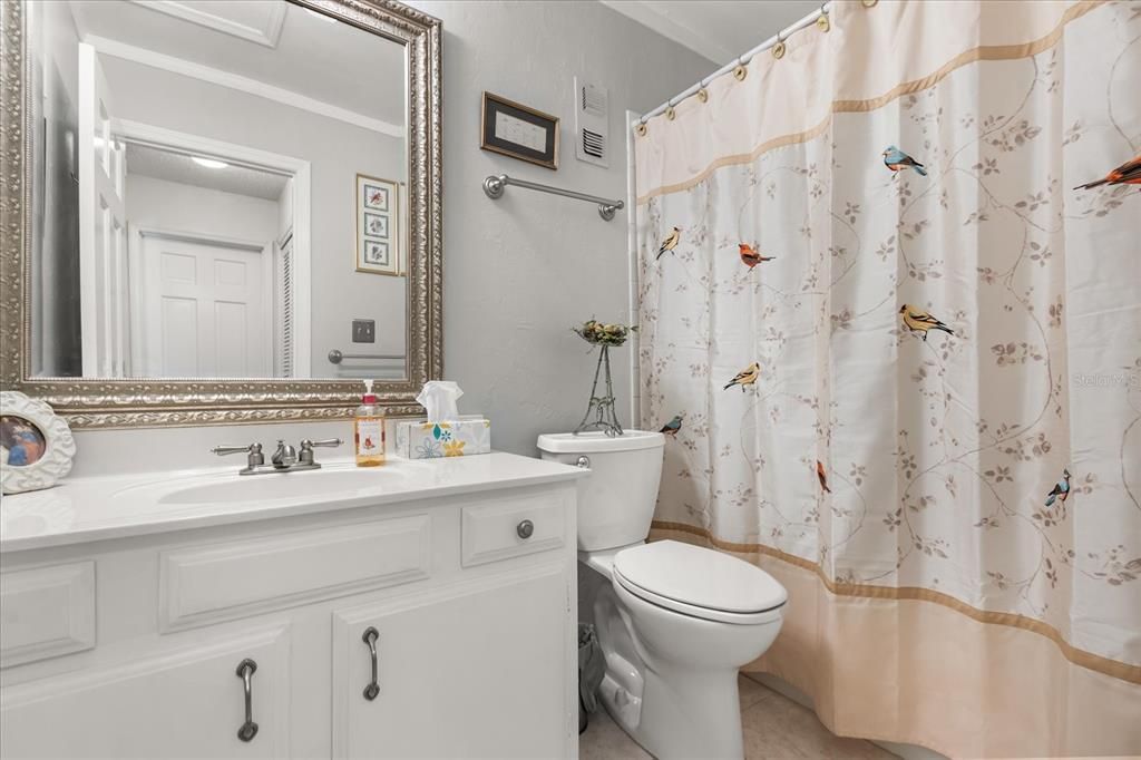 На продажу: $225,500 (2 спален, 2 ванн, 975 Квадратных фут)