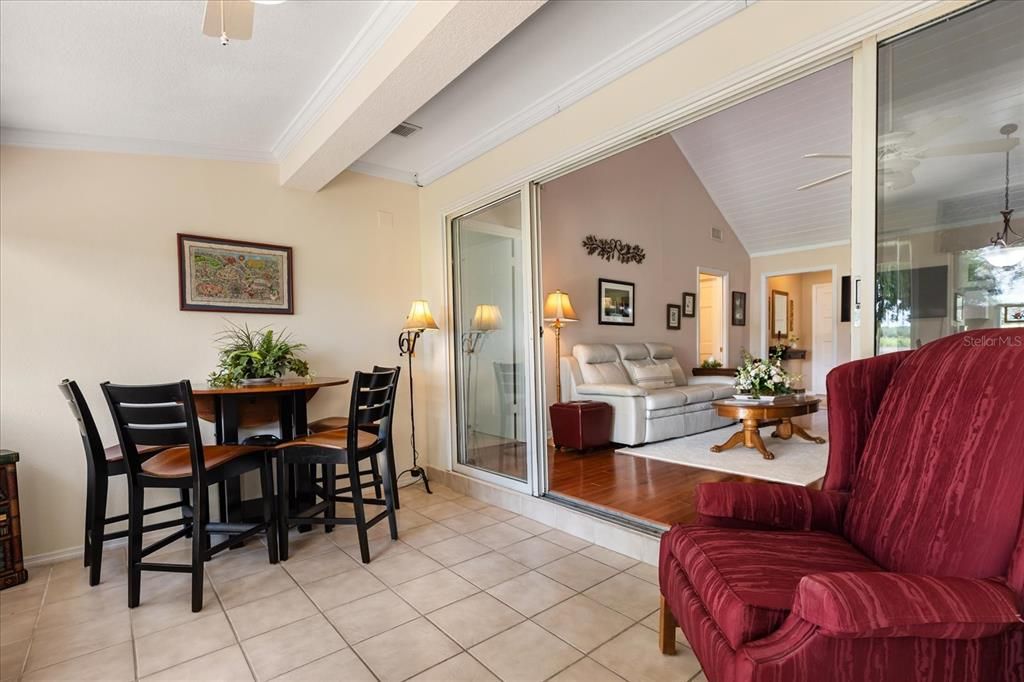 На продажу: $225,500 (2 спален, 2 ванн, 975 Квадратных фут)