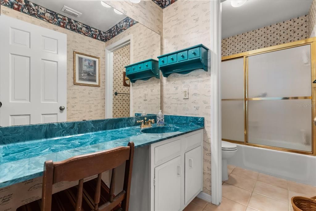 На продажу: $225,500 (2 спален, 2 ванн, 975 Квадратных фут)