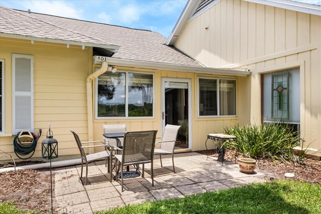 На продажу: $225,500 (2 спален, 2 ванн, 975 Квадратных фут)