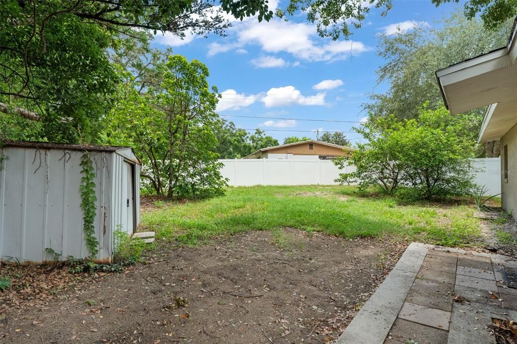 合同活跃: $299,000 (2 贝兹, 2 浴室, 1137 平方英尺)