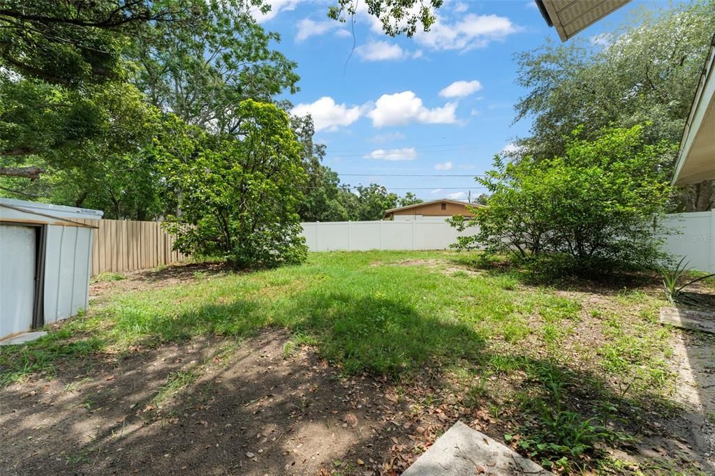 合同活跃: $299,000 (2 贝兹, 2 浴室, 1137 平方英尺)