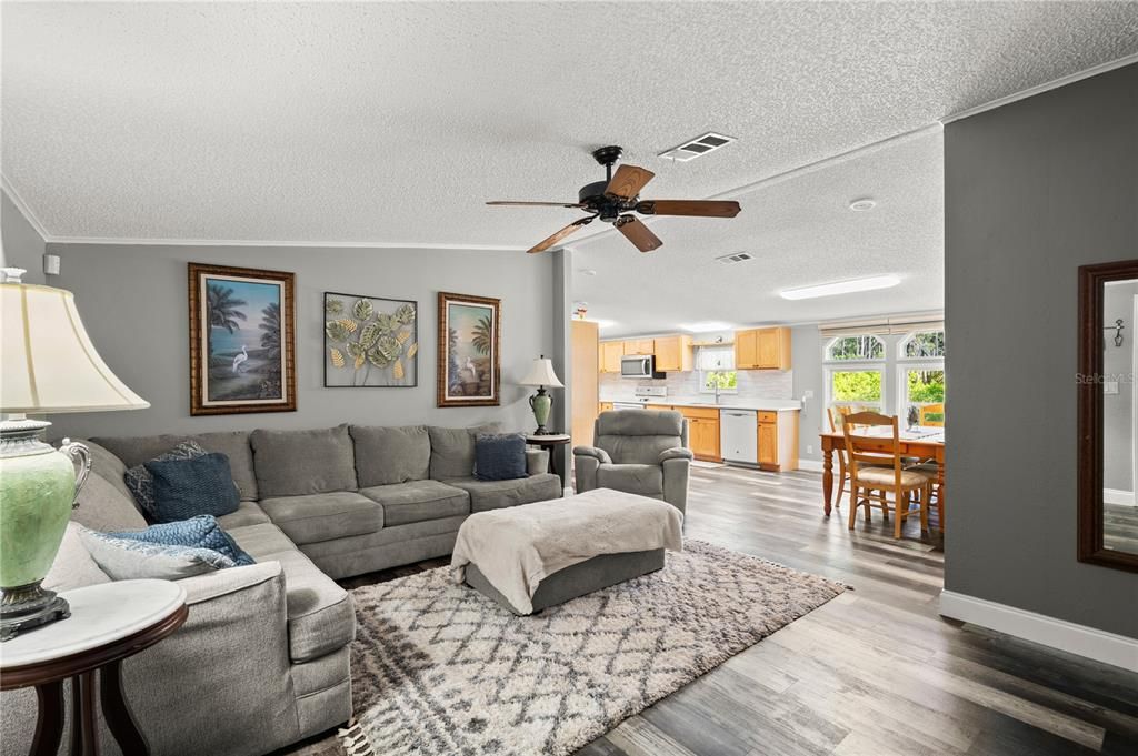 Activo con contrato: $324,900 (3 camas, 2 baños, 1296 Pies cuadrados)