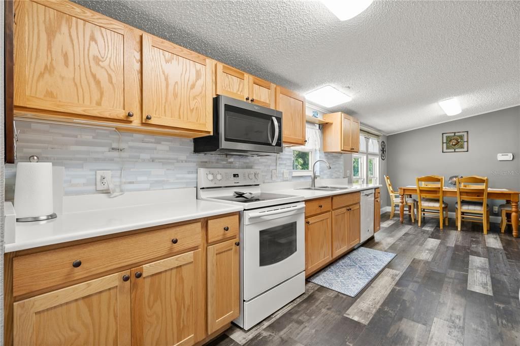 Activo con contrato: $324,900 (3 camas, 2 baños, 1296 Pies cuadrados)