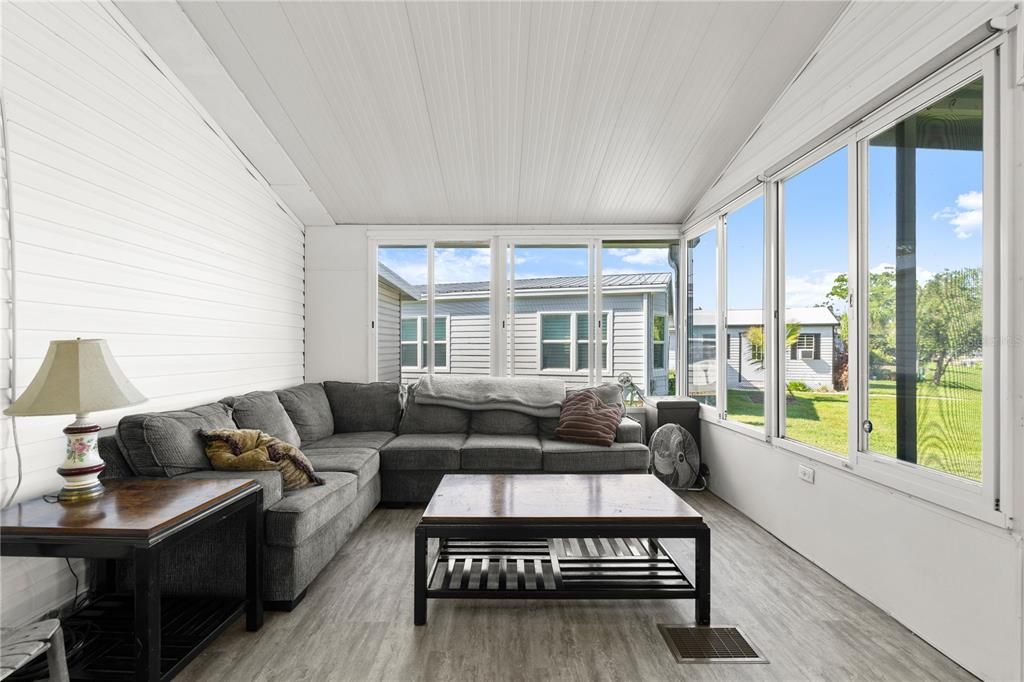 Activo con contrato: $324,900 (3 camas, 2 baños, 1296 Pies cuadrados)