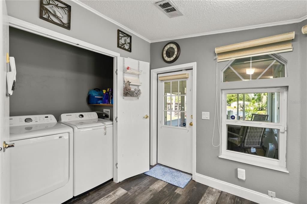 Activo con contrato: $324,900 (3 camas, 2 baños, 1296 Pies cuadrados)