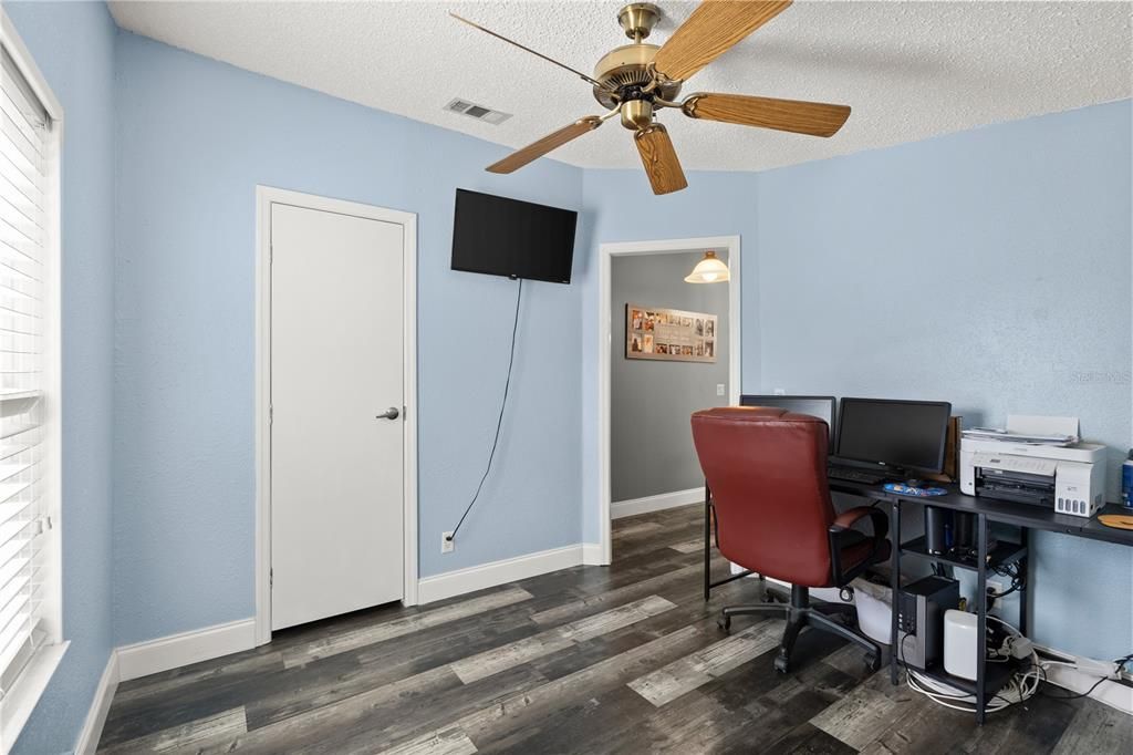 Activo con contrato: $324,900 (3 camas, 2 baños, 1296 Pies cuadrados)