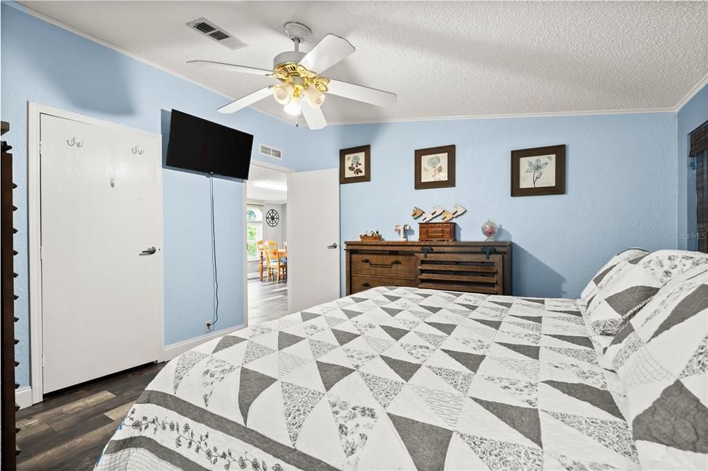 Activo con contrato: $324,900 (3 camas, 2 baños, 1296 Pies cuadrados)