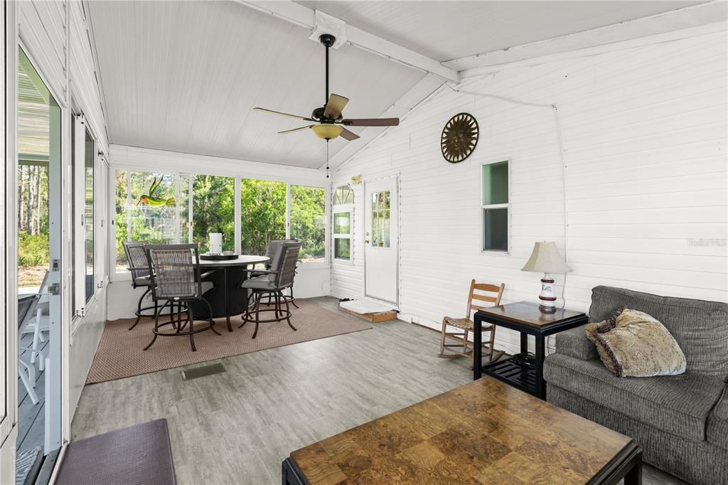 Activo con contrato: $324,900 (3 camas, 2 baños, 1296 Pies cuadrados)