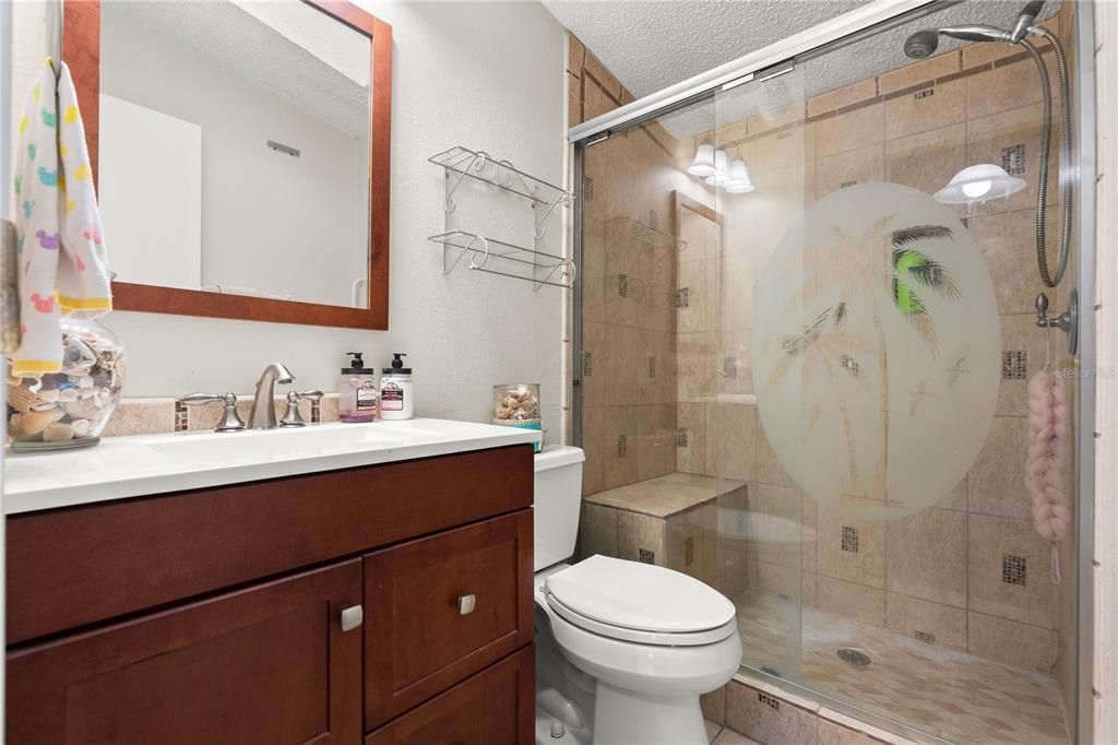 Activo con contrato: $324,900 (3 camas, 2 baños, 1296 Pies cuadrados)