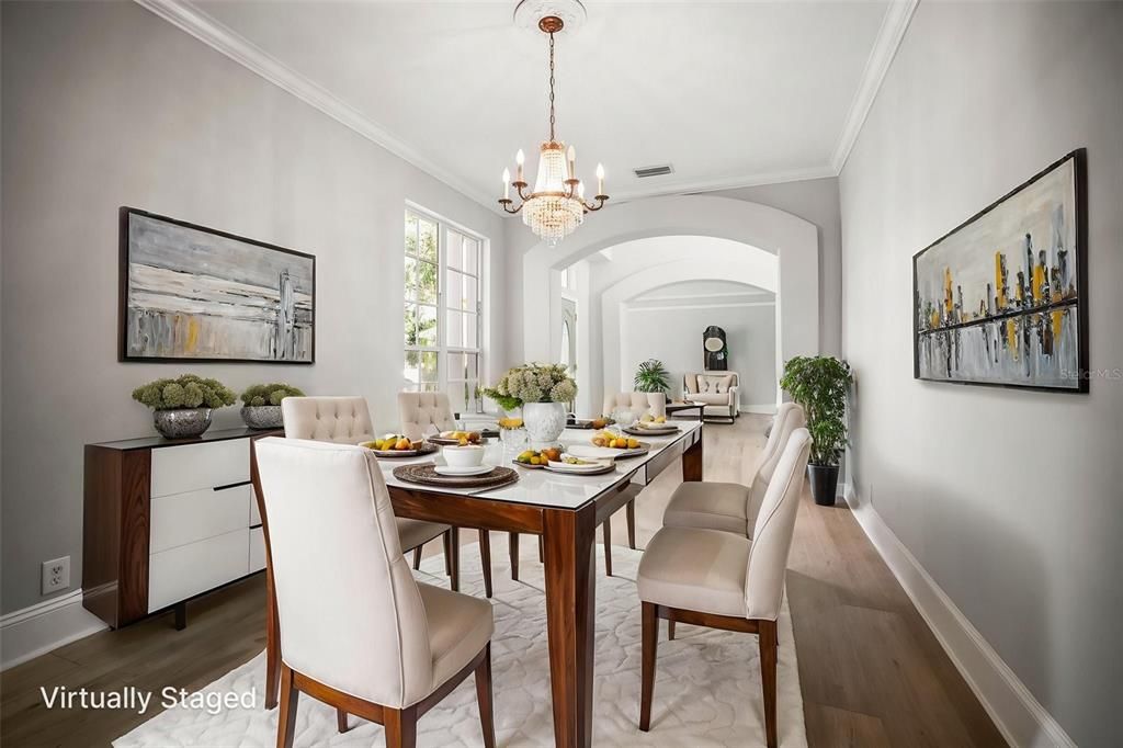 合同活跃: $999,900 (6 贝兹, 3 浴室, 3962 平方英尺)