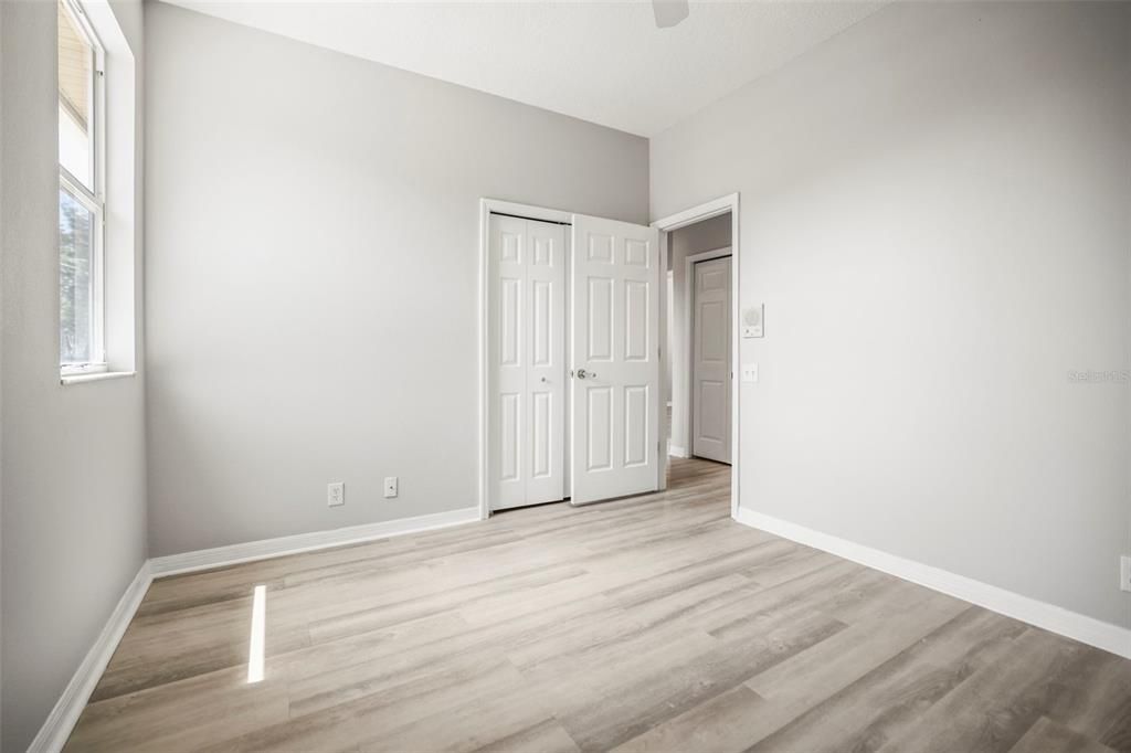 合同活跃: $999,900 (6 贝兹, 3 浴室, 3962 平方英尺)