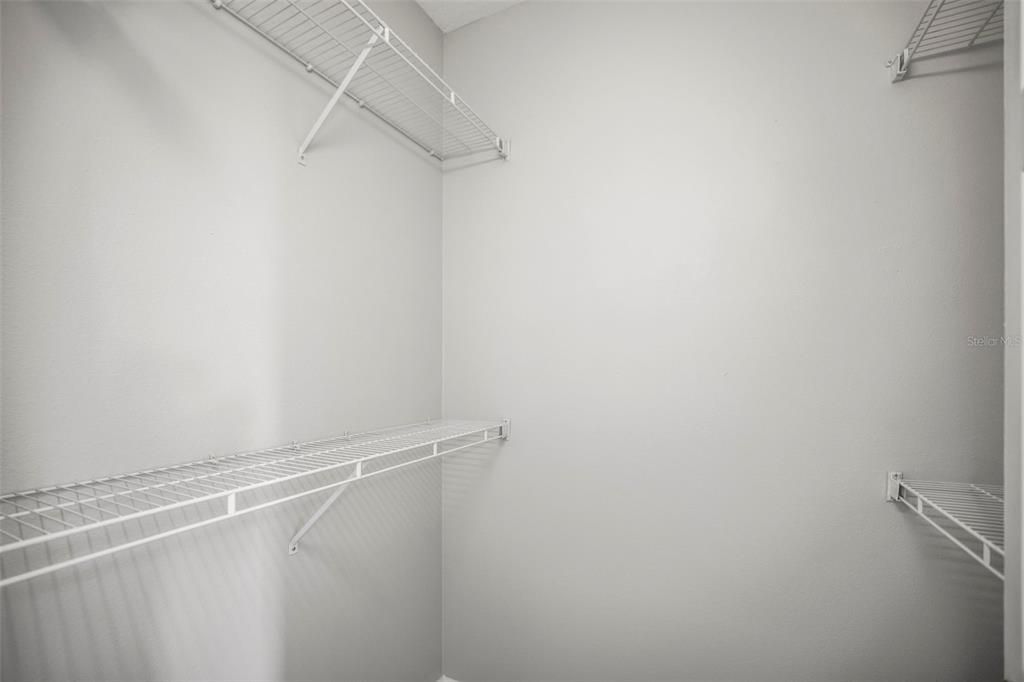 合同活跃: $999,900 (6 贝兹, 3 浴室, 3962 平方英尺)