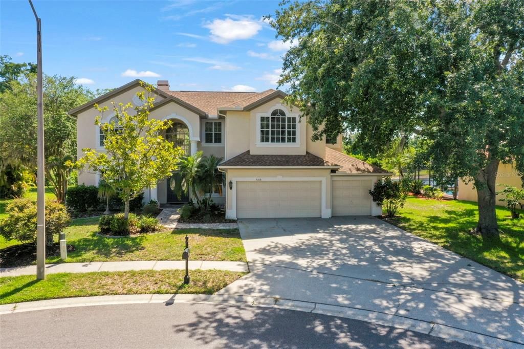 合同活跃: $999,900 (6 贝兹, 3 浴室, 3962 平方英尺)