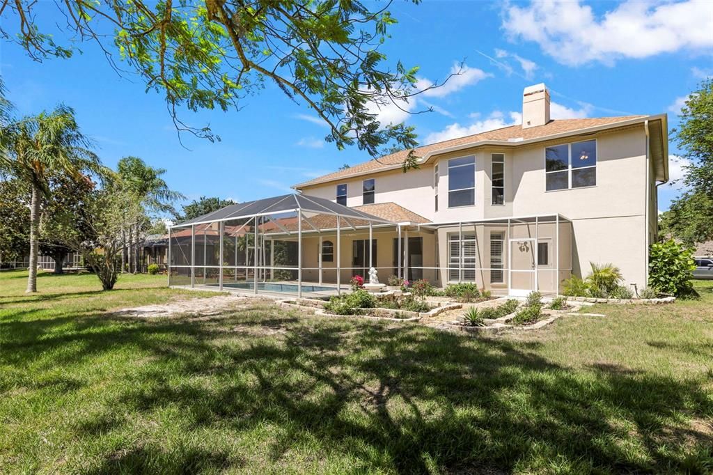 合同活跃: $999,900 (6 贝兹, 3 浴室, 3962 平方英尺)