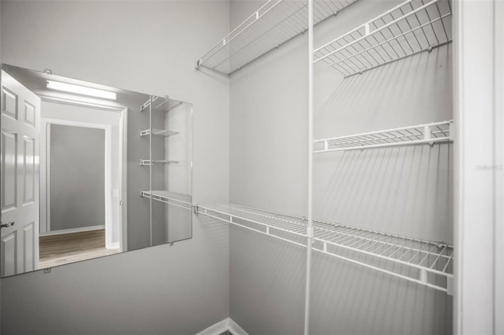 合同活跃: $999,900 (6 贝兹, 3 浴室, 3962 平方英尺)