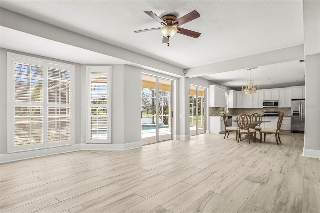 合同活跃: $999,900 (6 贝兹, 3 浴室, 3962 平方英尺)