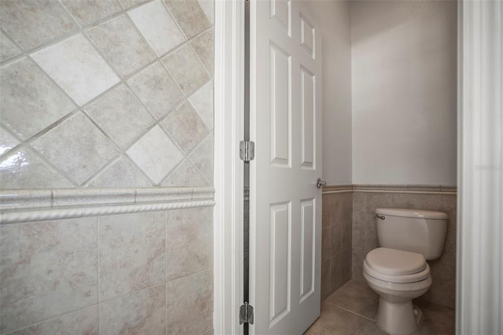 合同活跃: $999,900 (6 贝兹, 3 浴室, 3962 平方英尺)