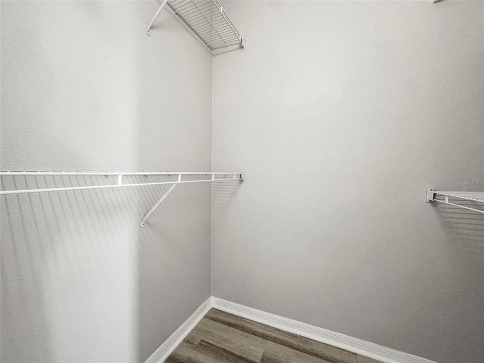 合同活跃: $999,900 (6 贝兹, 3 浴室, 3962 平方英尺)