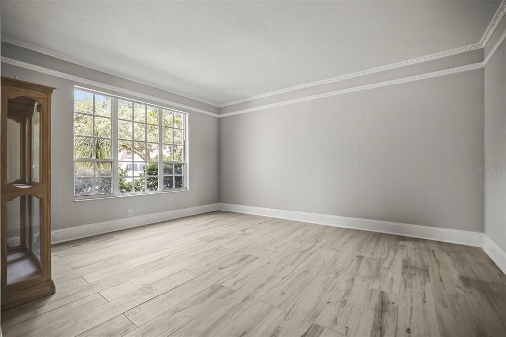 合同活跃: $999,900 (6 贝兹, 3 浴室, 3962 平方英尺)