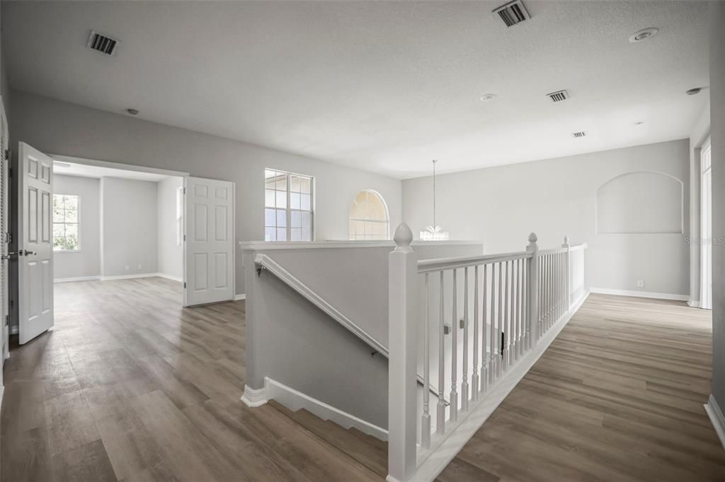 合同活跃: $999,900 (6 贝兹, 3 浴室, 3962 平方英尺)