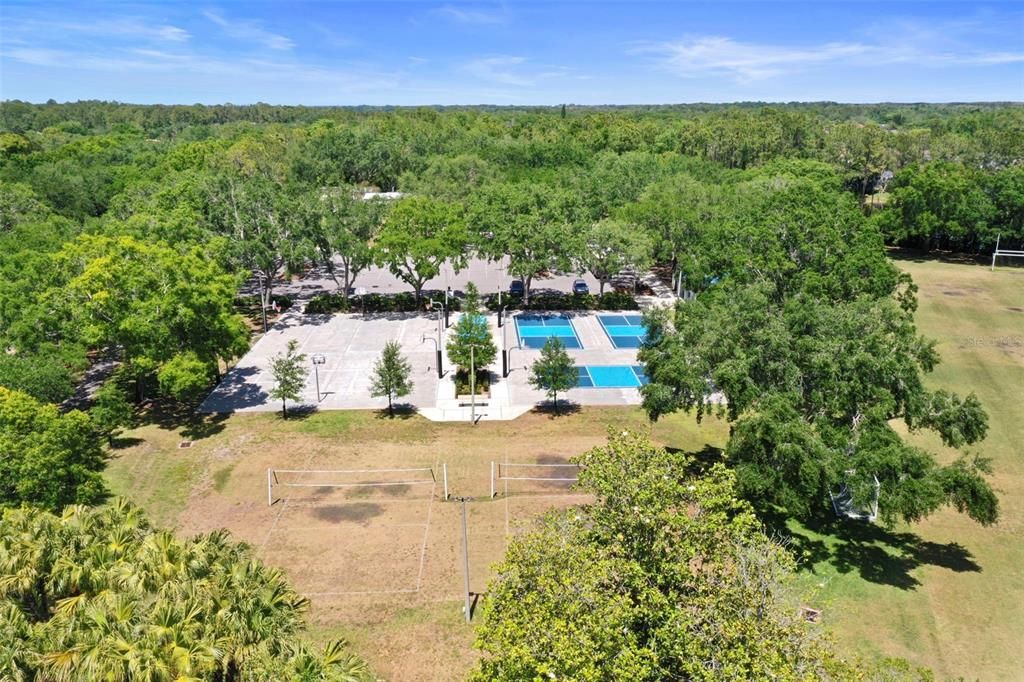 合同活跃: $999,900 (6 贝兹, 3 浴室, 3962 平方英尺)