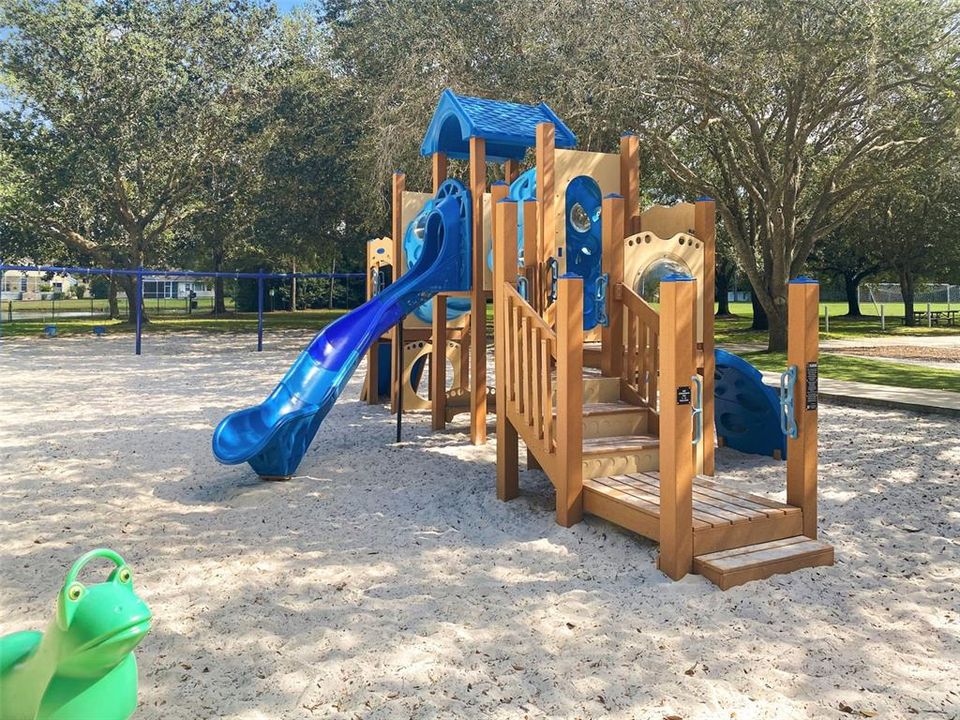 合同活跃: $999,900 (6 贝兹, 3 浴室, 3962 平方英尺)