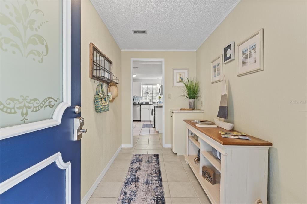 合同活跃: $229,900 (2 贝兹, 2 浴室, 1274 平方英尺)