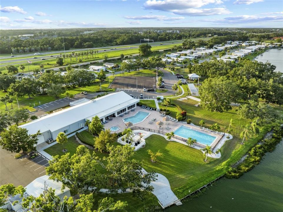 合同活跃: $229,900 (2 贝兹, 2 浴室, 1274 平方英尺)